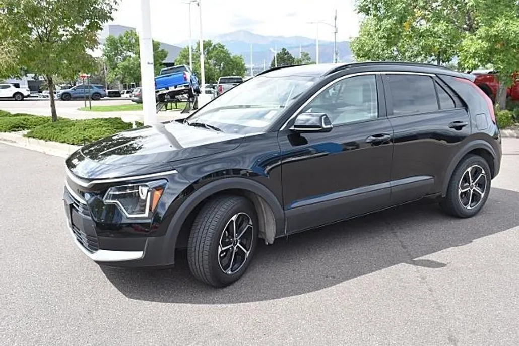 2023 Kia Niro EX photo 1