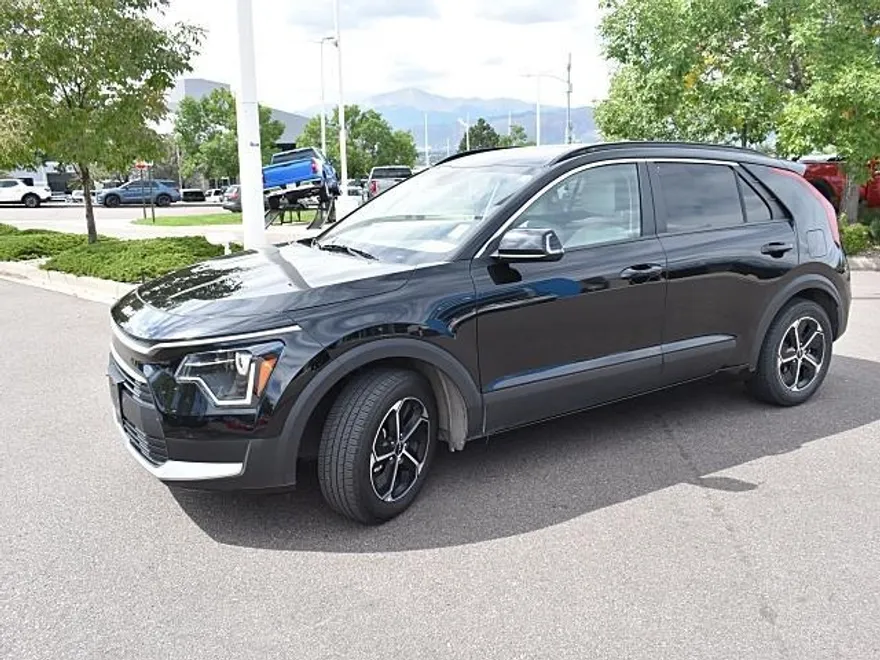 2023 Kia Niro EX photo 1