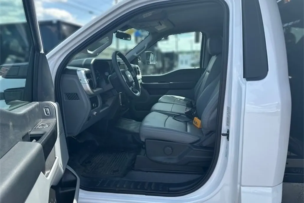 2025 Ford F-350 photo 1
