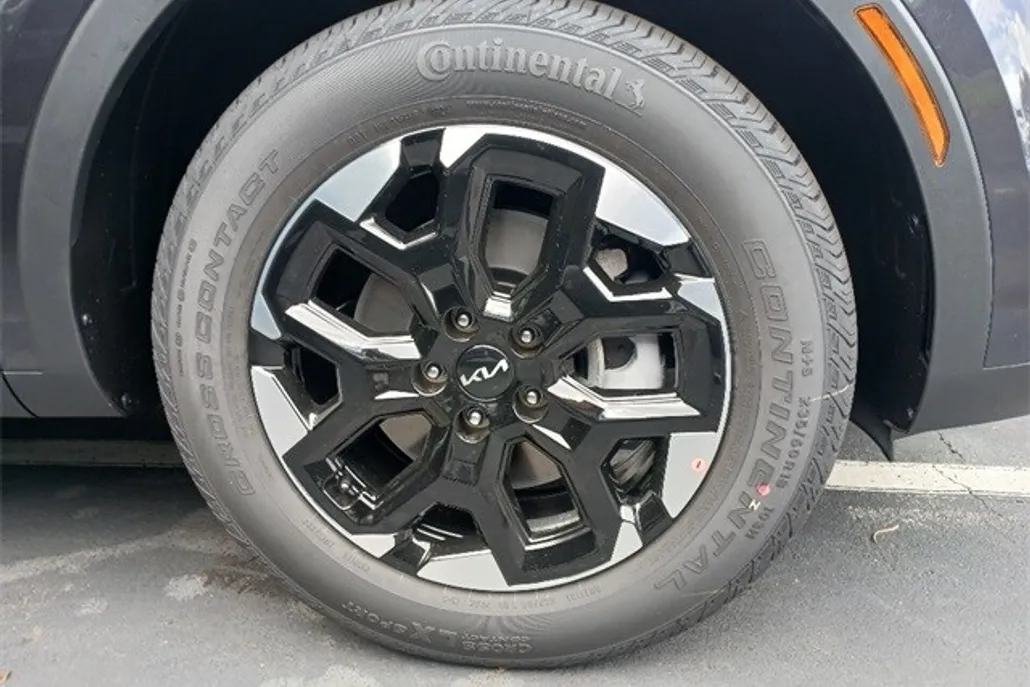 2025 Kia Sorento S photo 1