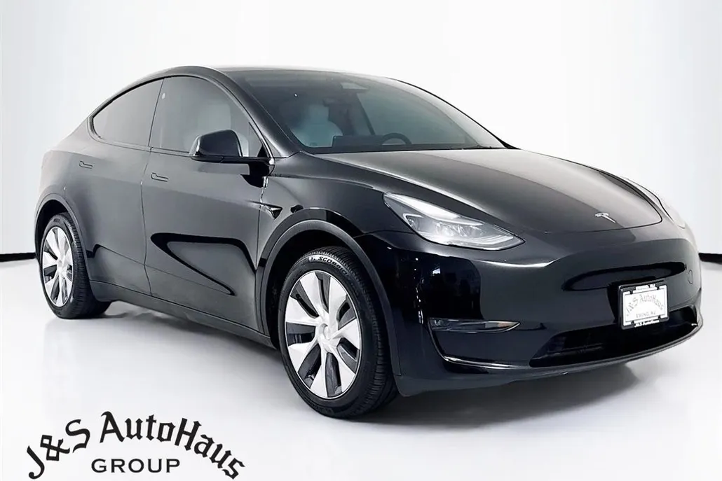 2023 Tesla Model Y Long Range photo 1