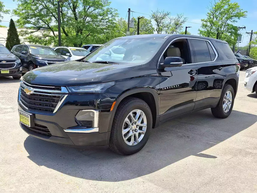 2023 Chevrolet Traverse LS photo 1