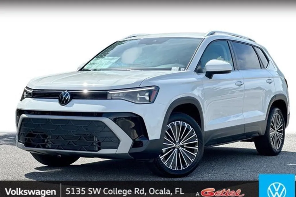 2025 Volkswagen Taos SE photo 1