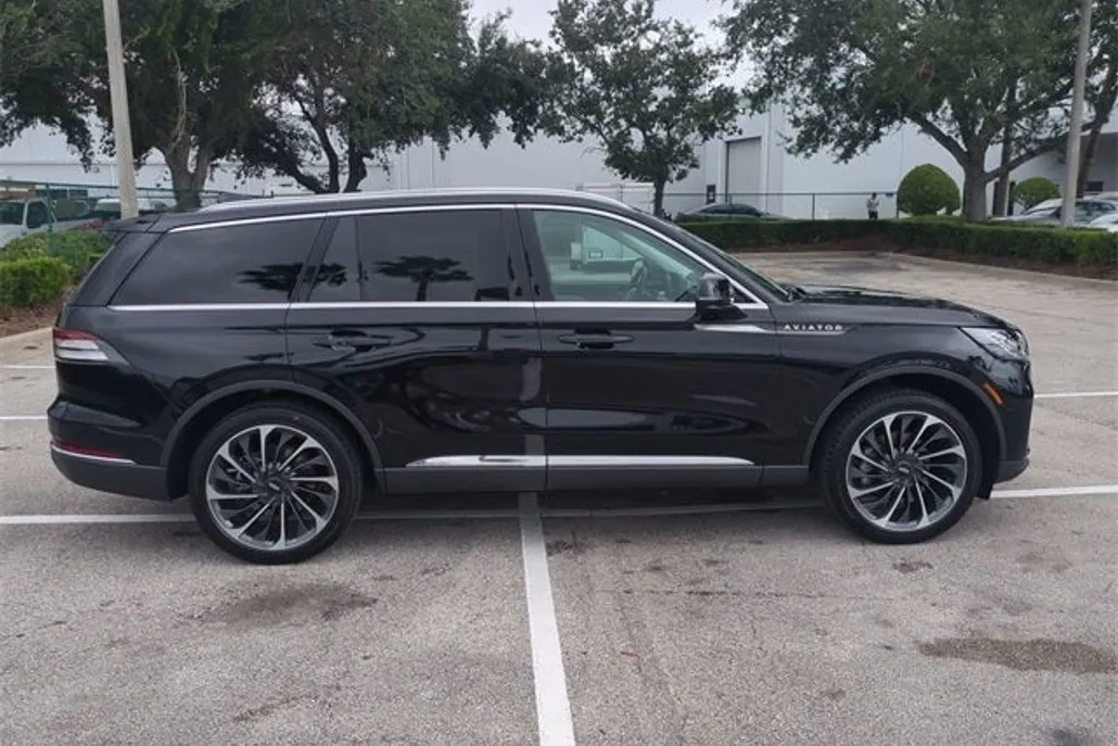 2025 Lincoln Aviator Reserve photo 1