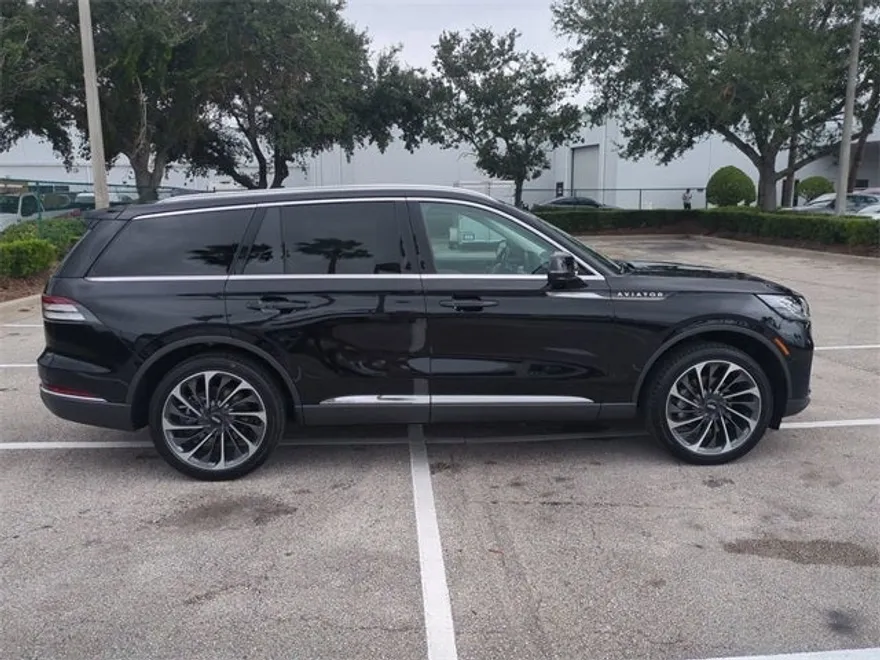 2025 Lincoln Aviator Reserve photo 1