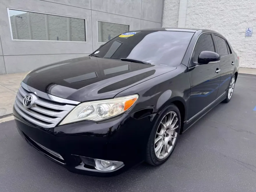 2011 Toyota Avalon Limited photo 1