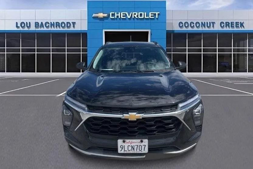 2024 Chevrolet Trax LT photo 1