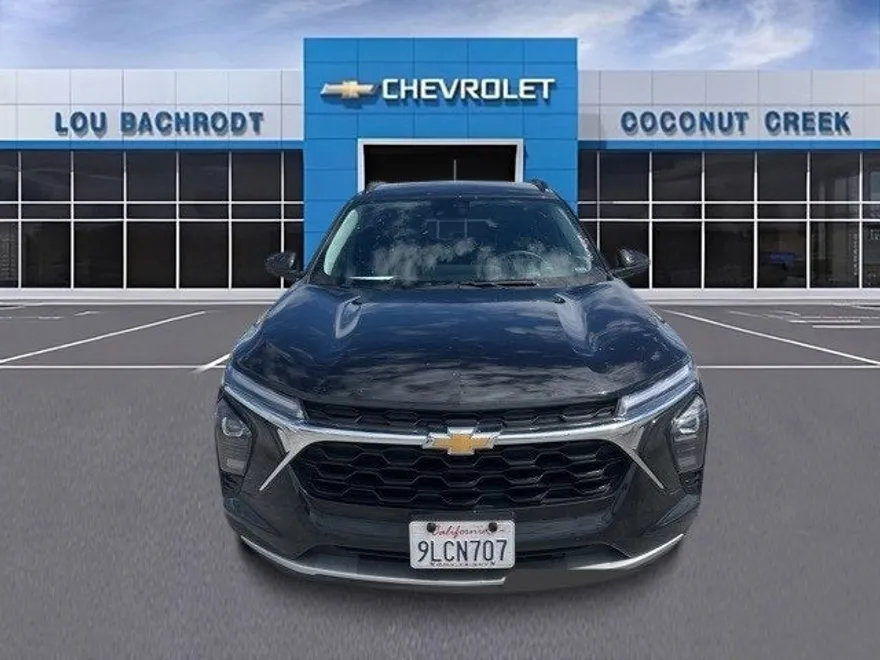2024 Chevrolet Trax LT photo 1