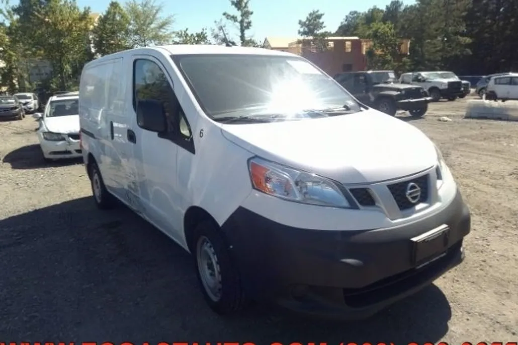 2017 Nissan NV200 S photo 1