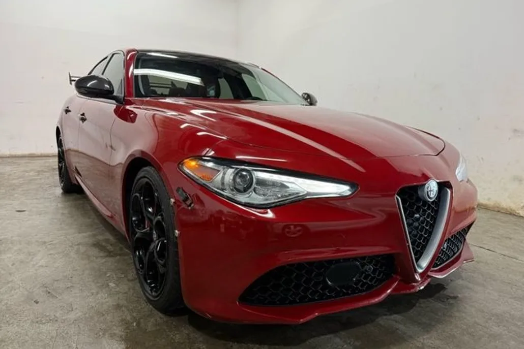 2018 Alfa Romeo Giulia Ti Sport photo 1