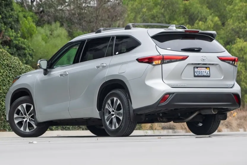 2022 Toyota Highlander XLE photo 1