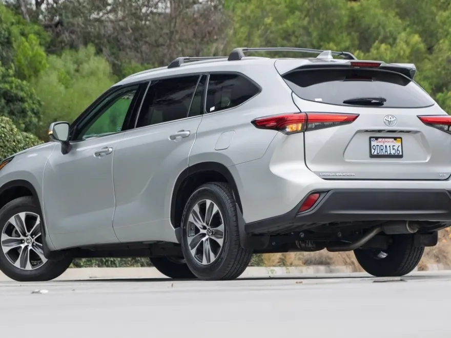 2022 Toyota Highlander XLE photo 1