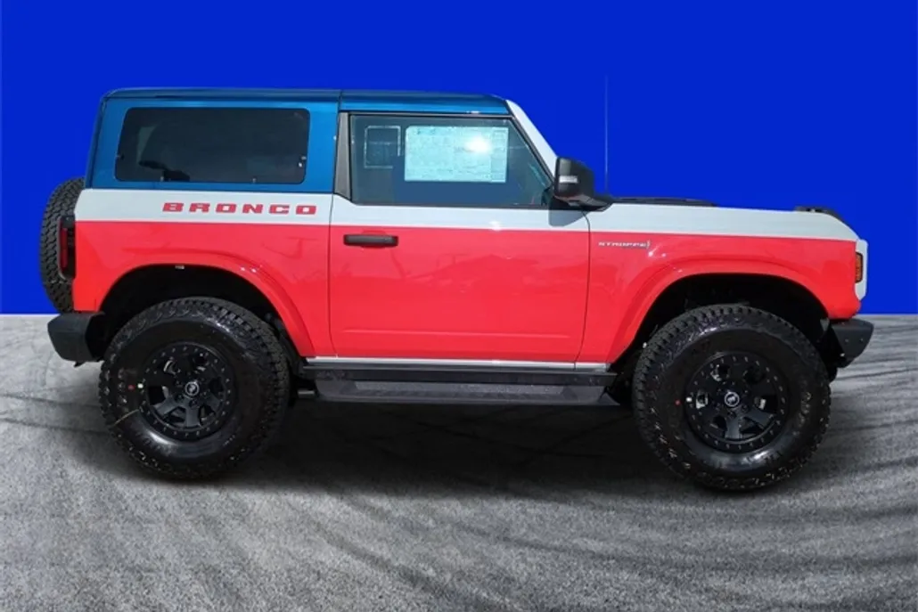 2025 Ford Bronco First Edition photo 1