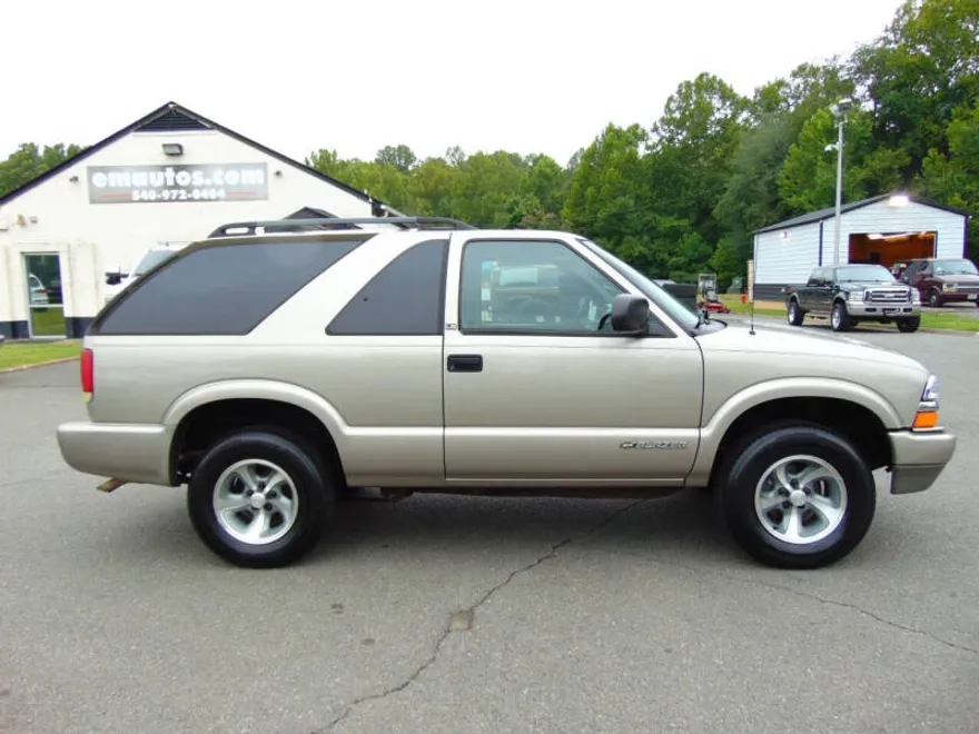 2002 Chevrolet Blazer LS photo 1