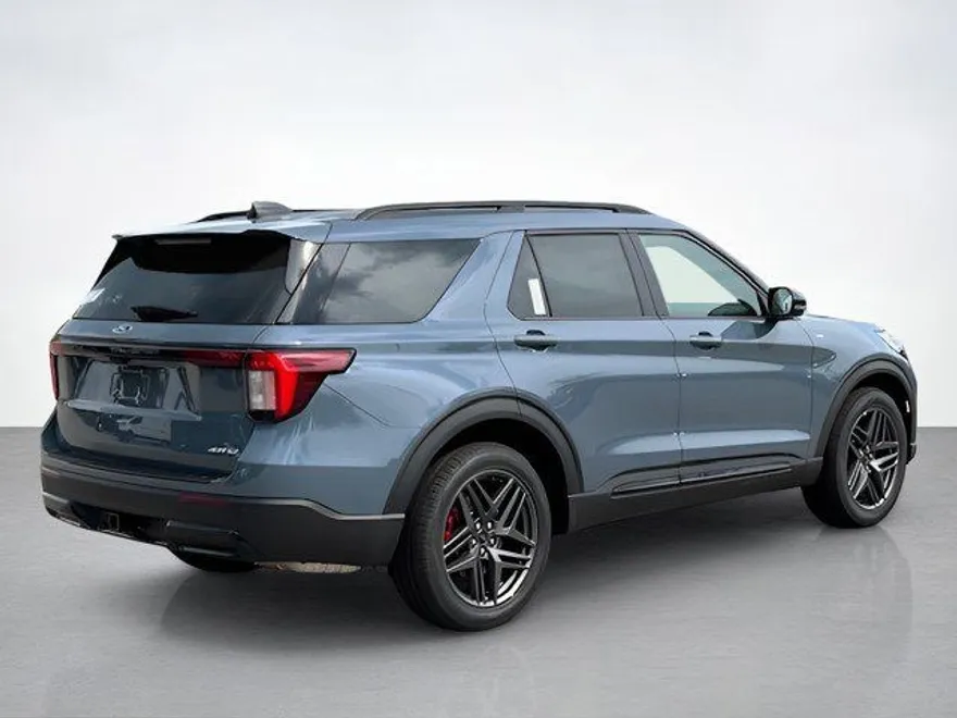 2025 Ford Explorer ST-Line photo 1