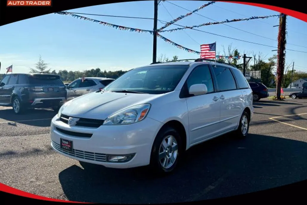 2004 Toyota Sienna XLE photo 1