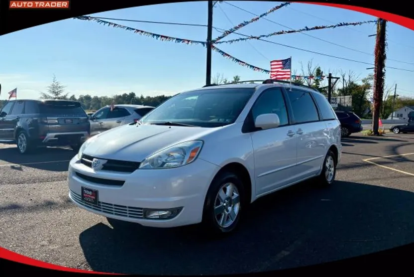 2004 Toyota Sienna XLE photo 1