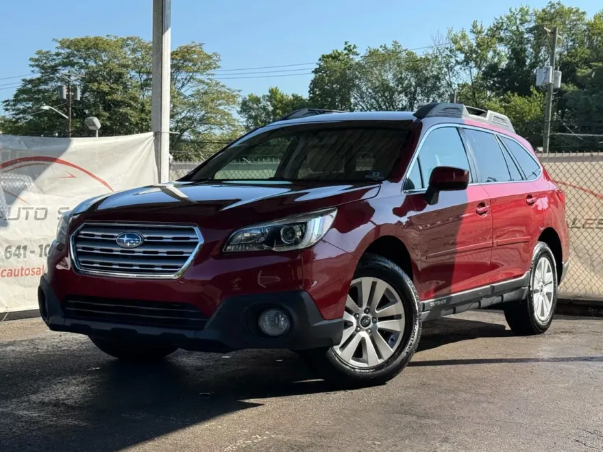 2017 Subaru Outback Premium photo 1