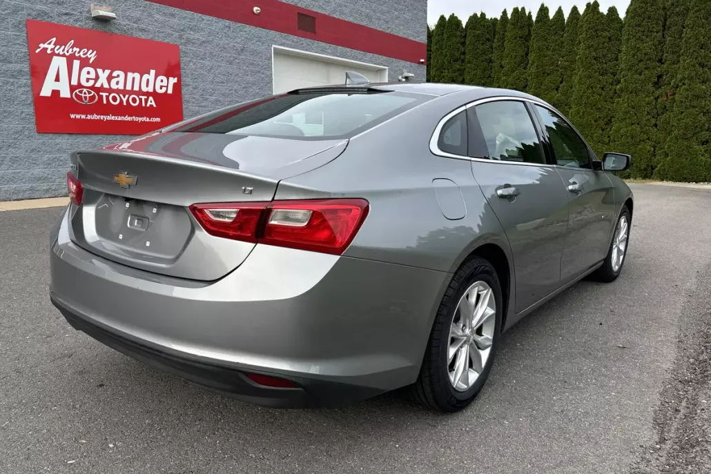 2023 Chevrolet Malibu 1LT photo 1