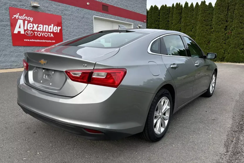 2023 Chevrolet Malibu 1LT photo 1