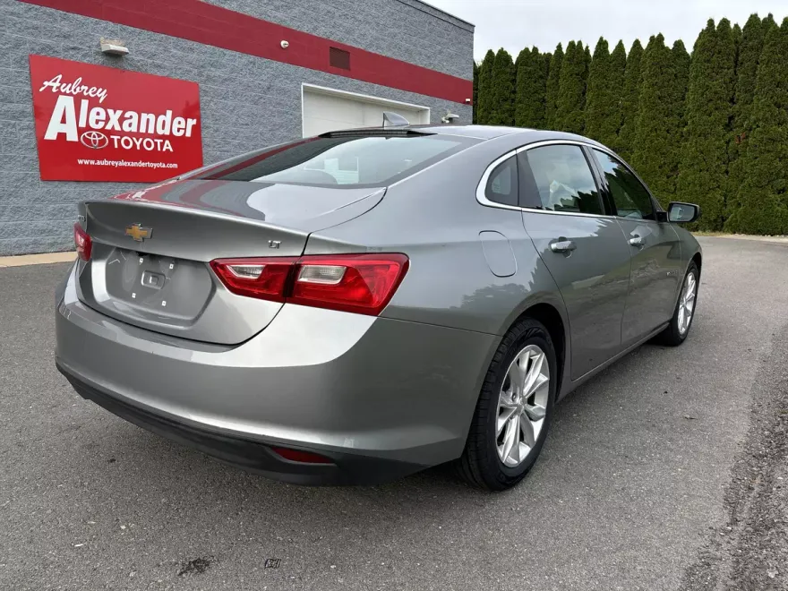2023 Chevrolet Malibu 1LT photo 1