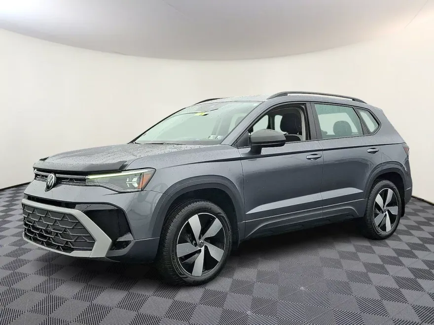2025 Volkswagen Taos S photo 1