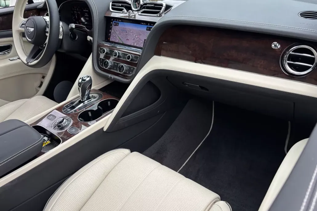 2024 Bentley Bentayga EWB photo 1