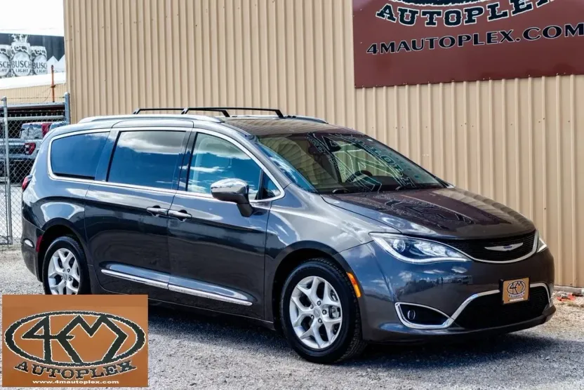 2020 Chrysler Pacifica Limited photo 1