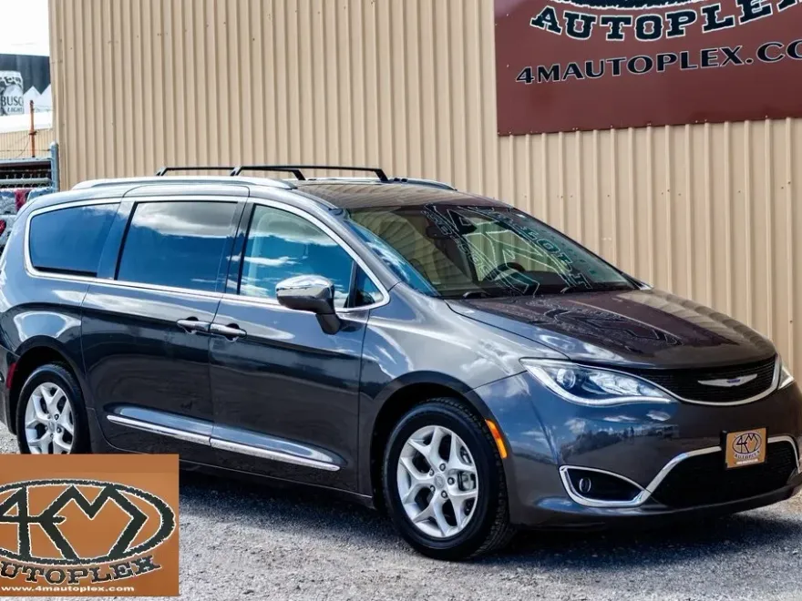 2020 Chrysler Pacifica Limited photo 1