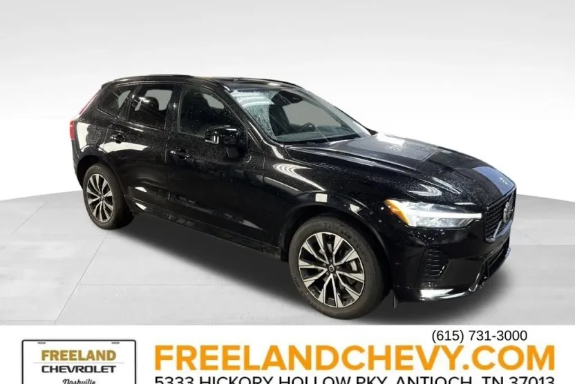 2023 Volvo XC60 Plus photo 1