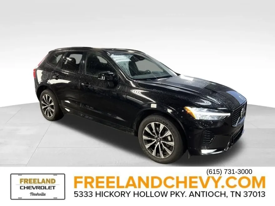 2023 Volvo XC60 Plus photo 1