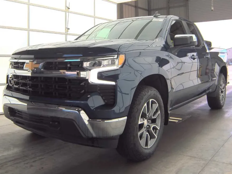 2022 Chevrolet Silverado 1500 LT photo 1