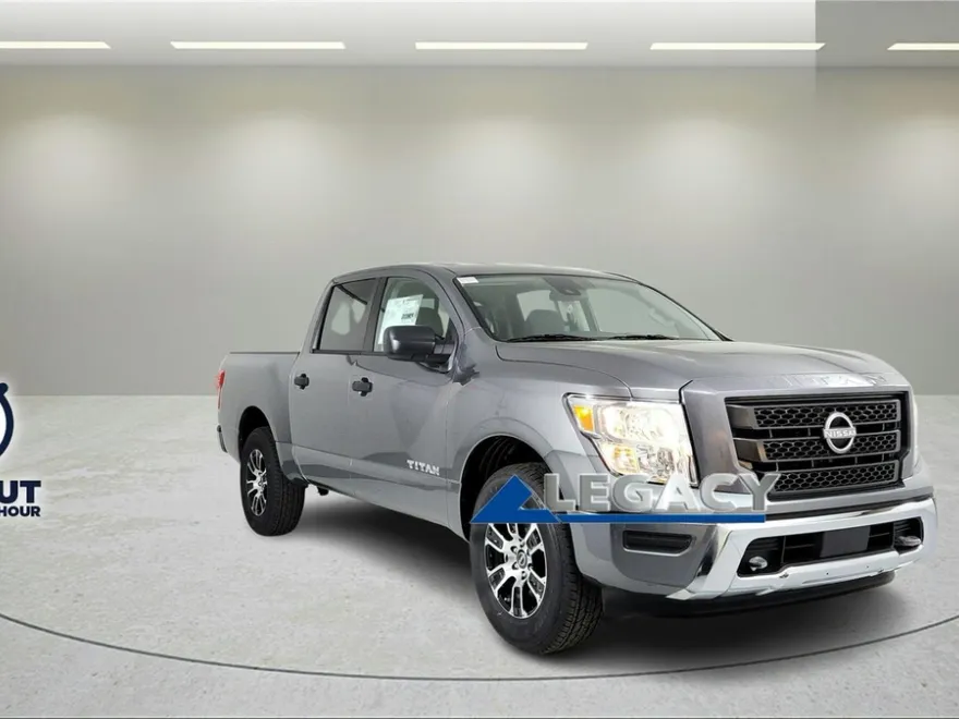 2024 Nissan Titan SV photo 1