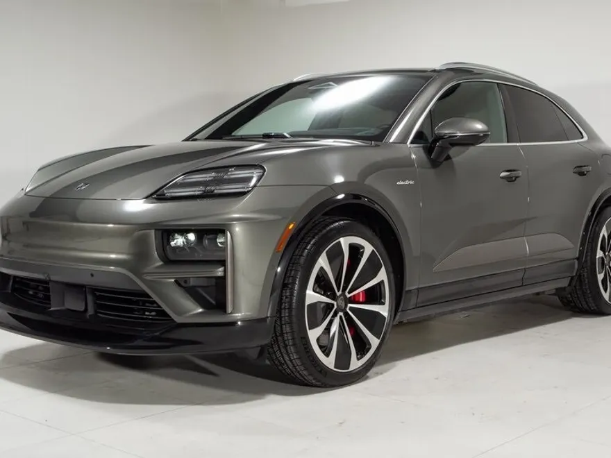 2024 Porsche Macan Electric Turbo photo 1