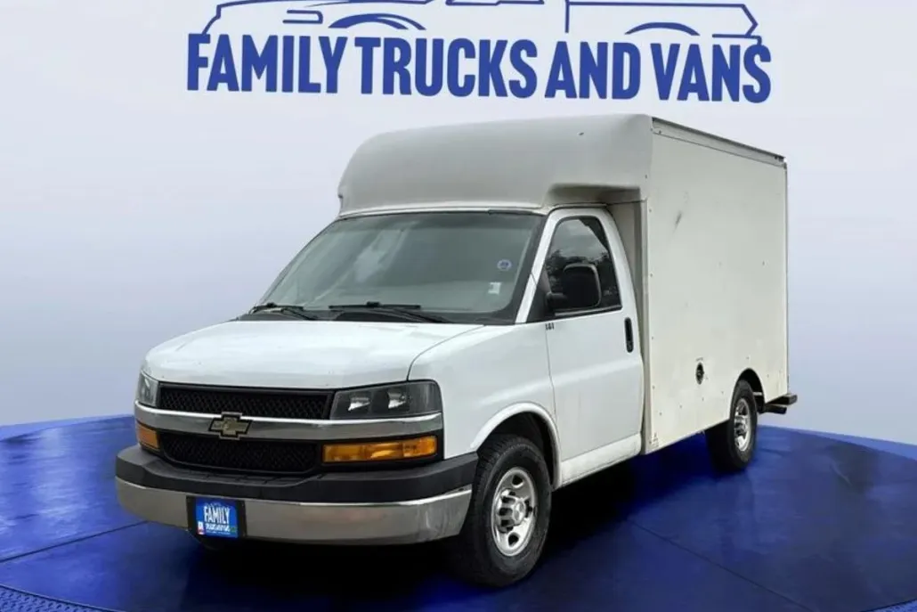 2019 Chevrolet Express Cutaway 3500 photo 1