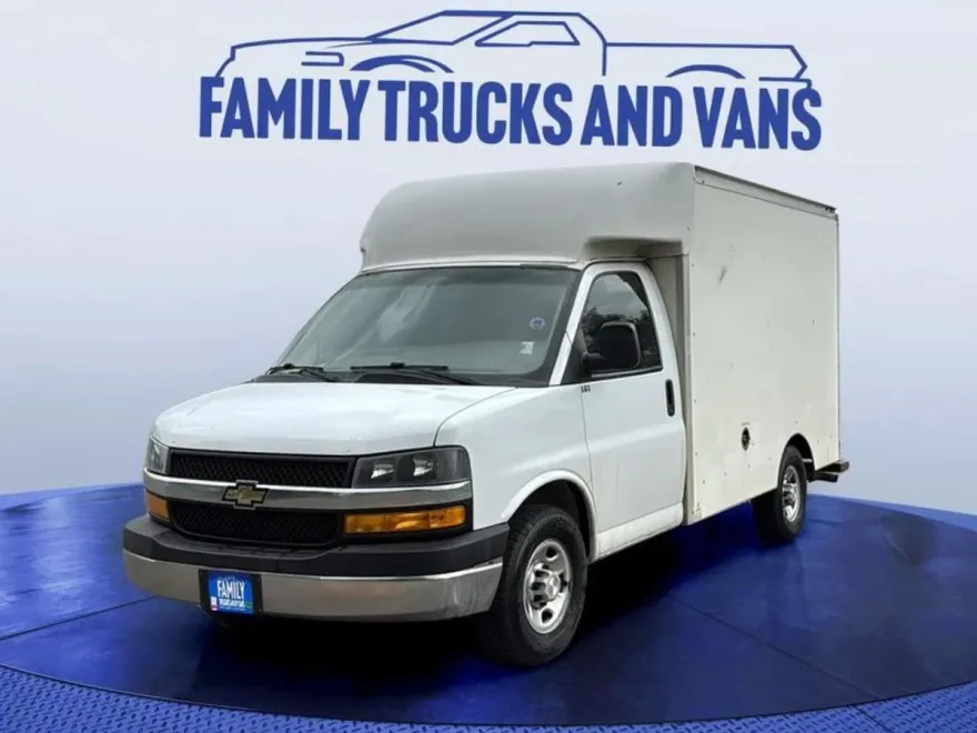 2019 Chevrolet Express Cutaway 3500 photo 1