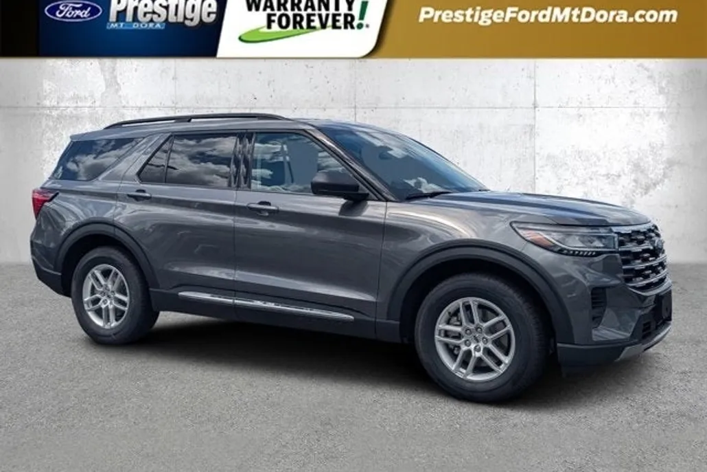 2025 Ford Explorer photo 1