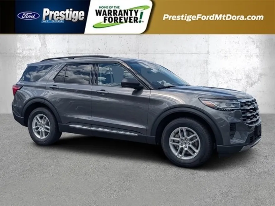 2025 Ford Explorer photo 1