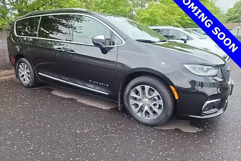 2023 Chrysler Pacifica Hybrid Pinnacle photo 1