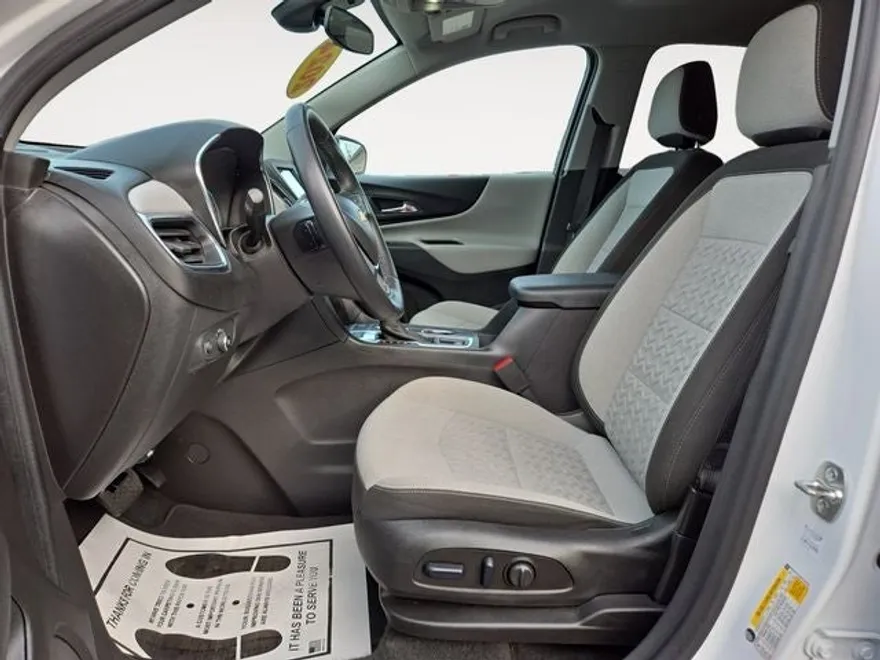 2024 Chevrolet Equinox LT photo 1