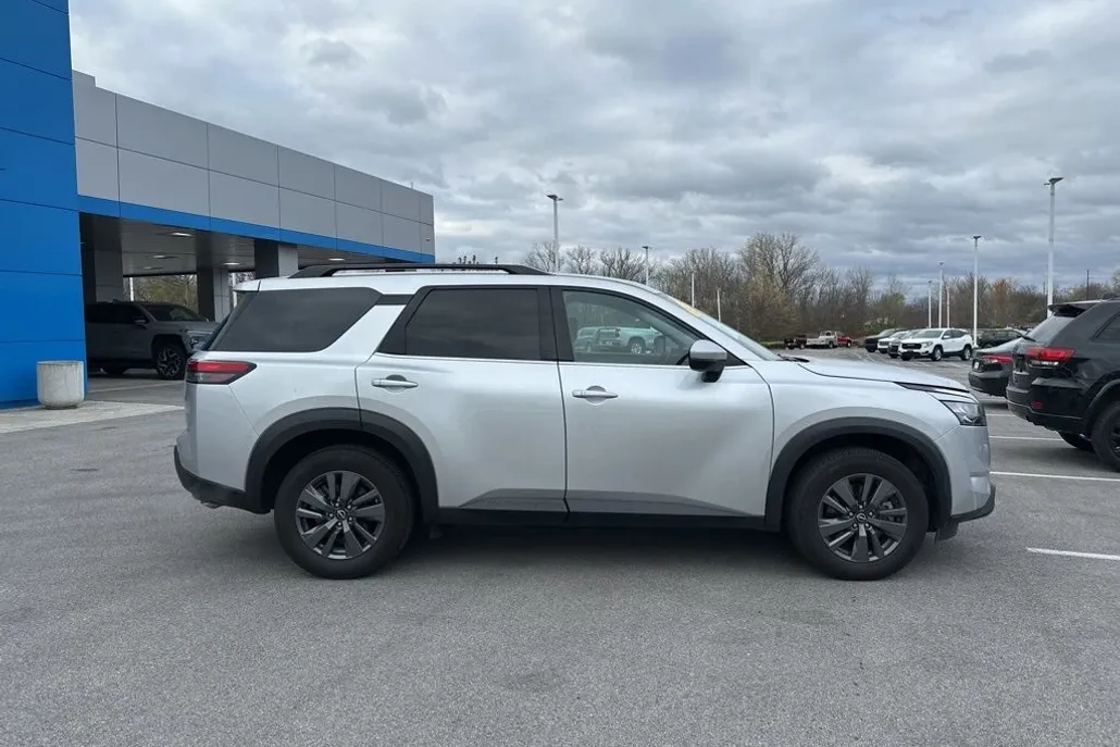2024 Nissan Pathfinder SV photo 1