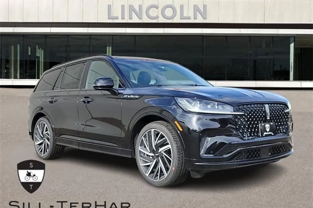 2025 Lincoln Aviator Black Label photo 1