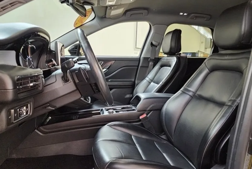 2020 Lincoln Corsair Standard photo 1