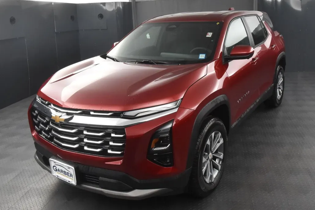 2025 Chevrolet Equinox LT photo 1