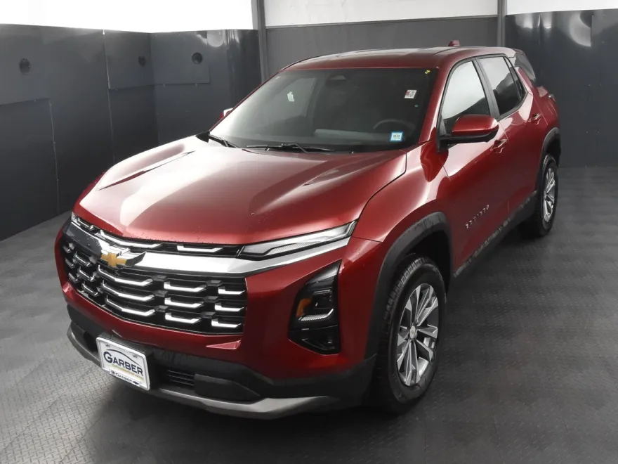 2025 Chevrolet Equinox LT photo 1