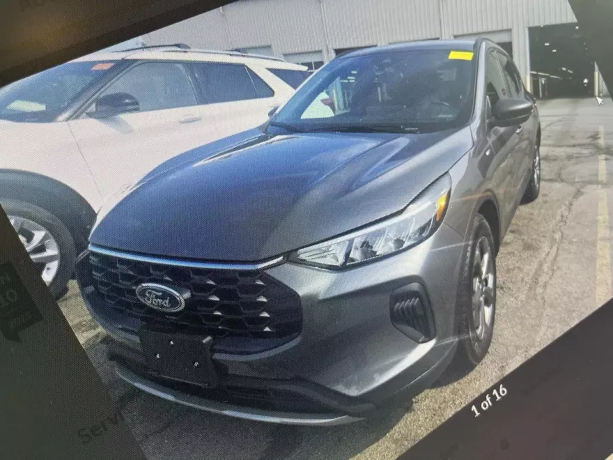 2025 Ford Escape ST-Line photo 1