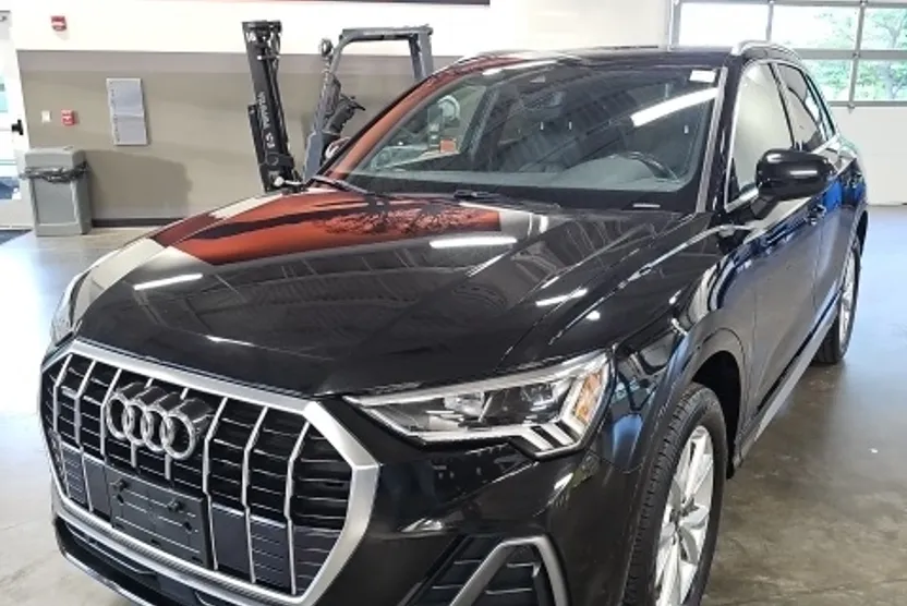 2023 Audi Q3 45 TFSI S line Premium photo 1