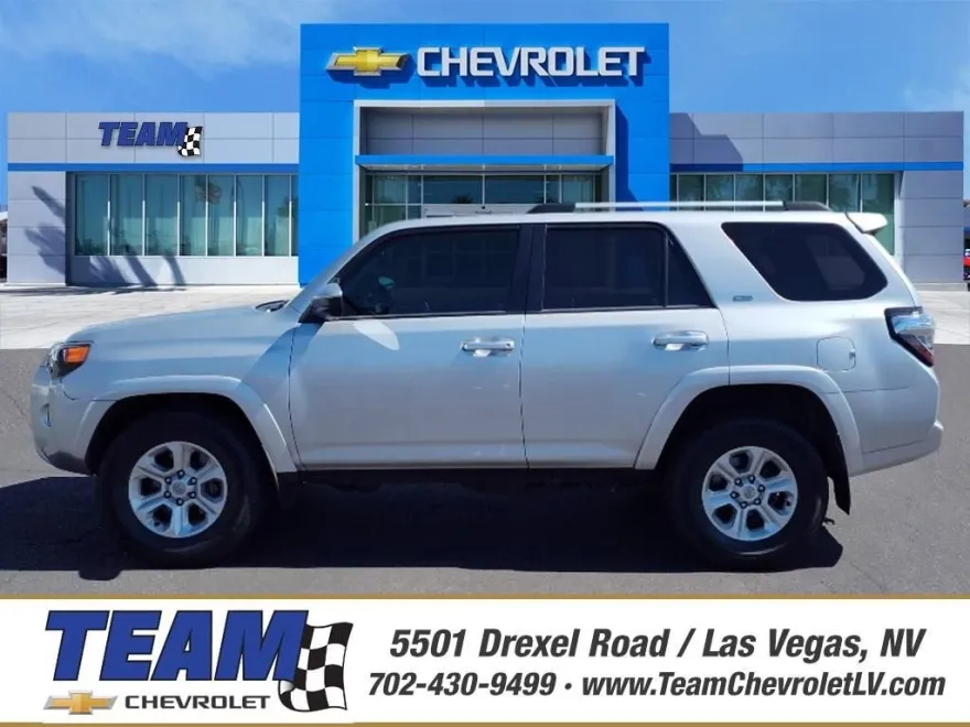 2023 Toyota 4Runner SR5 photo 1
