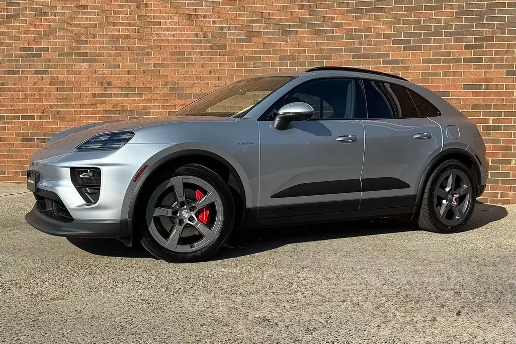 2025 Porsche Macan Electric photo 1