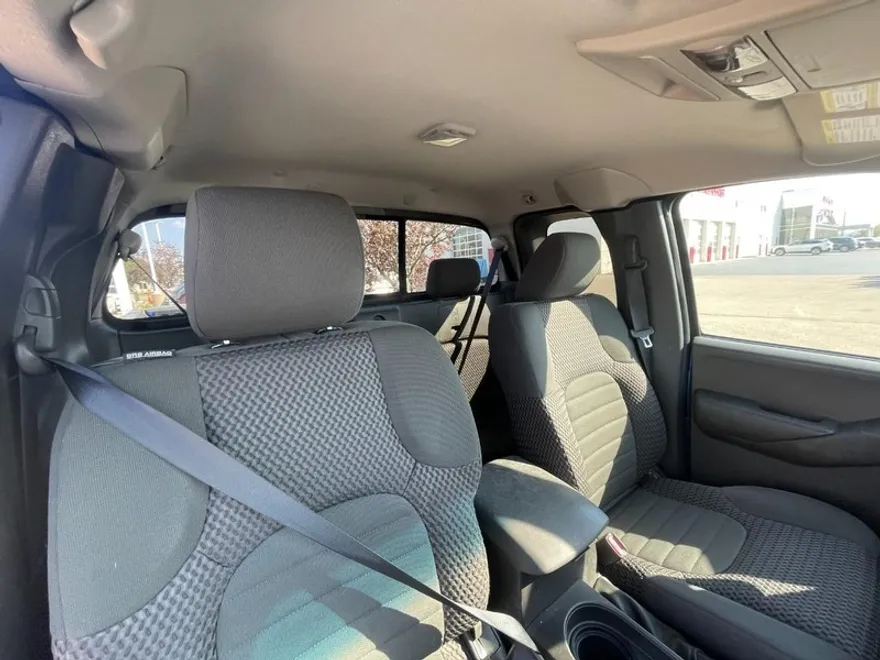 2014 Nissan Frontier SV photo 1